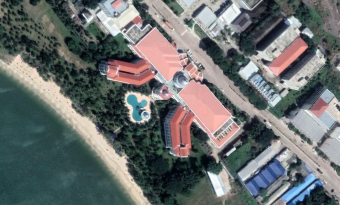 Eno od letovišč v Kambodži, Koh Kong Resort, ki ga ameriško ministrstvo za finance povezuje z organizacijo spletnih prevar.  | Foto: Google maps