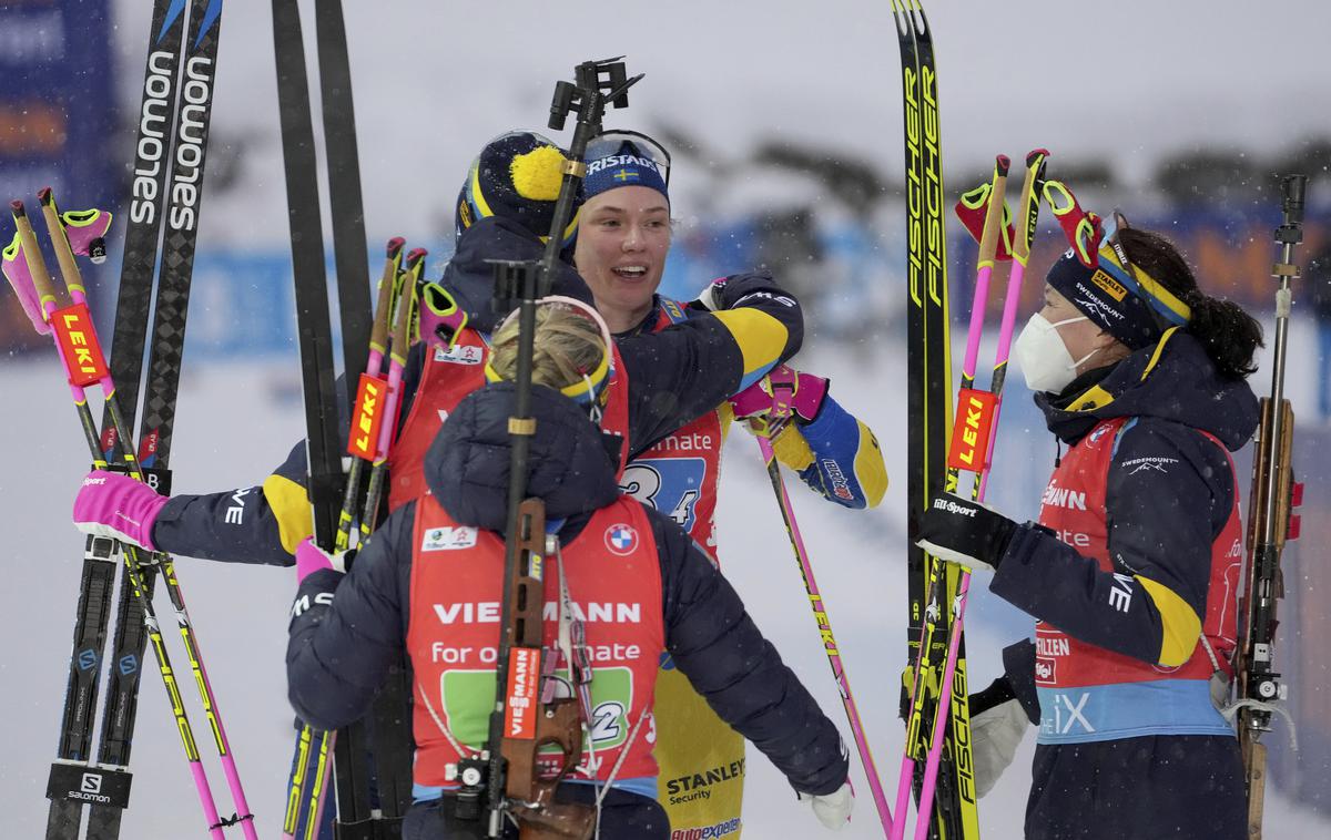 Hanna Oeberg, Linn Persson, Anna Magnusson, Elvira Oeberg | Anna Magnuson, Linn Persson ter sestri Elvira in Hanna Öberg so se veselile štafetne zmage v Hochfilznu. | Foto Guliverimage