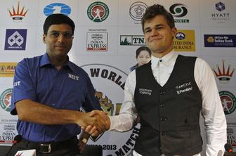 Anand in Carlsen remizirala v uvodni partiji