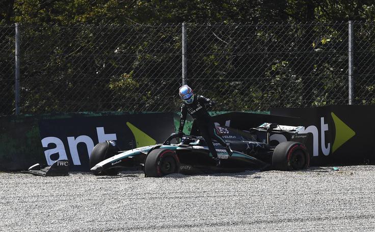 Andrea Kimi Antonelli je v Parabolici že v svojem šestem krogu razbil Mercedesa. | Foto: Reuters