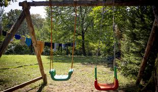 Le desetina romskih otrok z jugovzhoda države dokonča osnovno šolo