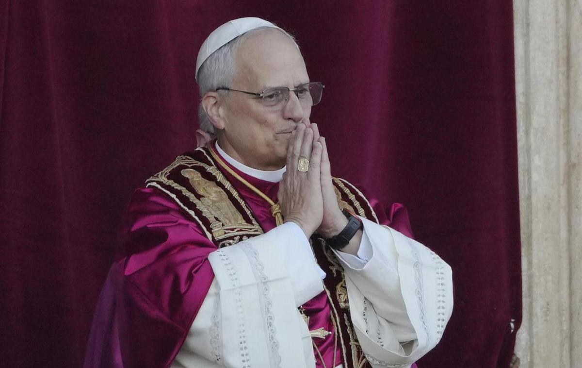 Papež Leon XIV. | Robert Prevost si je za papeško ime izbral ime Leon XIV., s čimer je namignil na povezave s papežem Leonom XIII., ki je bil zagovornik delavskih pravic, pa tudi na papeža Leona I. oz. Leona Velikega iz petega stoletja. | Foto Guliverimage