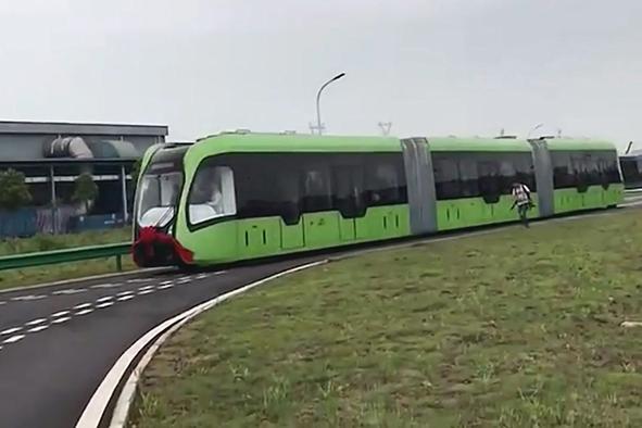 Kitajci razvili tramvaj na virtualnih tirih