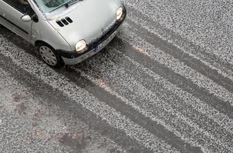 Policija opozarja – ceste na Gorenjskem so poledenele
