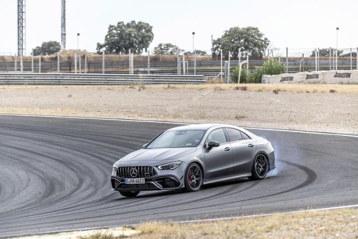 Posebnost je športna različica Mercedes-AMG CLA 45 4MATIC+ z dvolitrskim štirivaljnim turbobencinskim agregatom s 310 kilovati moči. Foto: Media Daimler | Foto: 