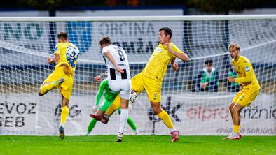 V Domžalah šest golov in delitev točk, Koper poglobil krizo Olimpije