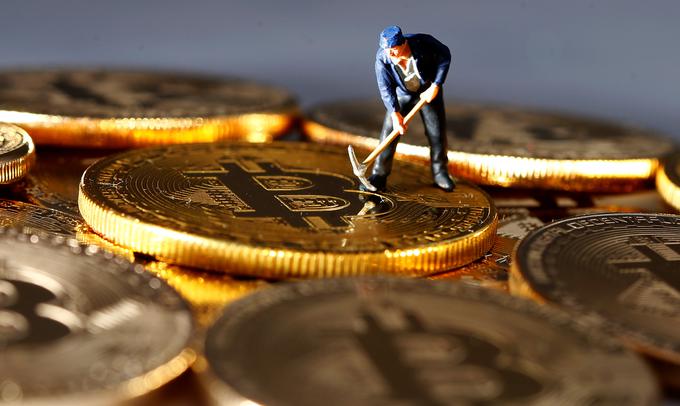Skupnost rudarjev bitcoina se je v podobni zagati enkrat že znašla, in sicer januarja 2015, ko je bitcoin skoraj padel pod 200 ameriških dolarjev. | Foto: Reuters