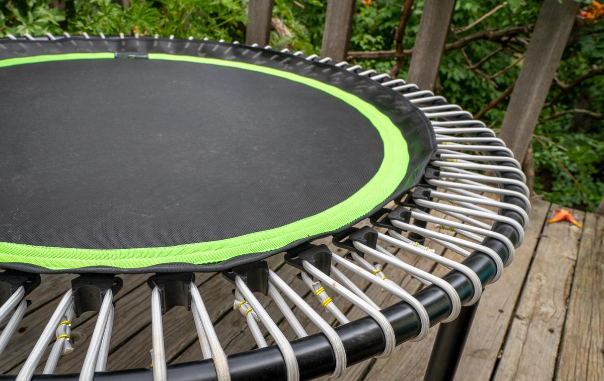 Trampolin | Najpogostejše resne poškodbe, povezane z uporabo trampolina, so zlomi rok in nog ter poškodbe možganov. | Foto Shutterstock