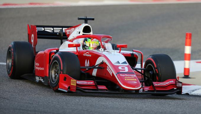 Mick Schumacher letos dirka v svetovnem prvenstvu formule 2 za moštvo Prema Racing, po dveh postajah v Bahrainu in Bakuju (8., 6., 5. mesto in odstop) pa zaseda 9. mesto v dirkaški razvrstitvi. | Foto: Reuters