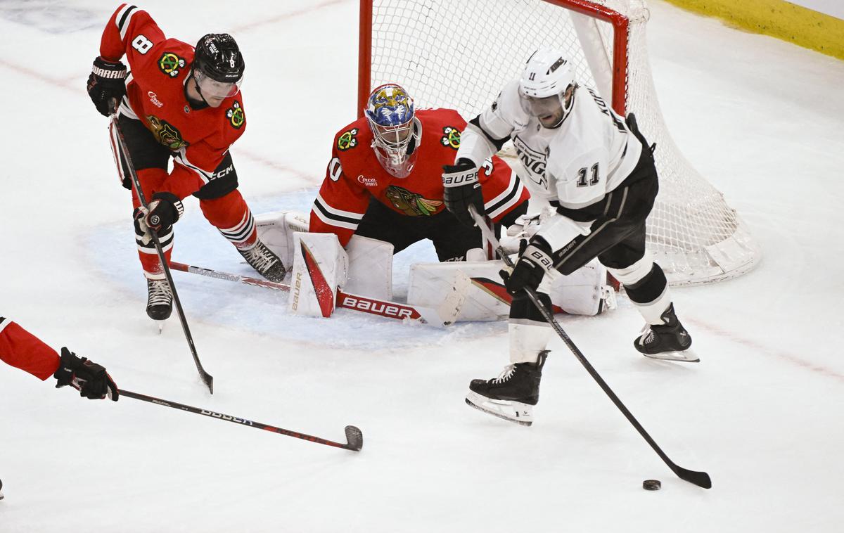 Anže Kopitar, Los Angeles Kings | Anžetu Kopitarju je ob porazu z 1:5 v Chicagu kot edinemu uspelo premagati razpoloženega vratarja Spencerja Knighta. | Foto Reuters