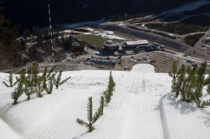 Za potrebe izvedbe tekmovanja so organizatorji izdelali od 12 do 14 tisoč kubičnih metrov kompaktnega snega. | Foto: Matic Klanšek Velej/Sportida