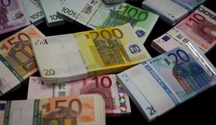 Lani v Sloveniji nekoliko višja povprečna mesečna plača