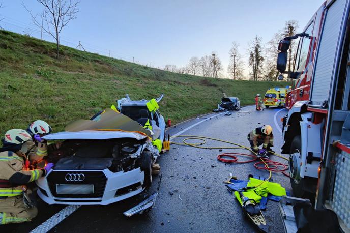 prometna nesreča, izvoz Lesce | K sreči se nihče ni huje poškodoval.  | Foto PU Kranj