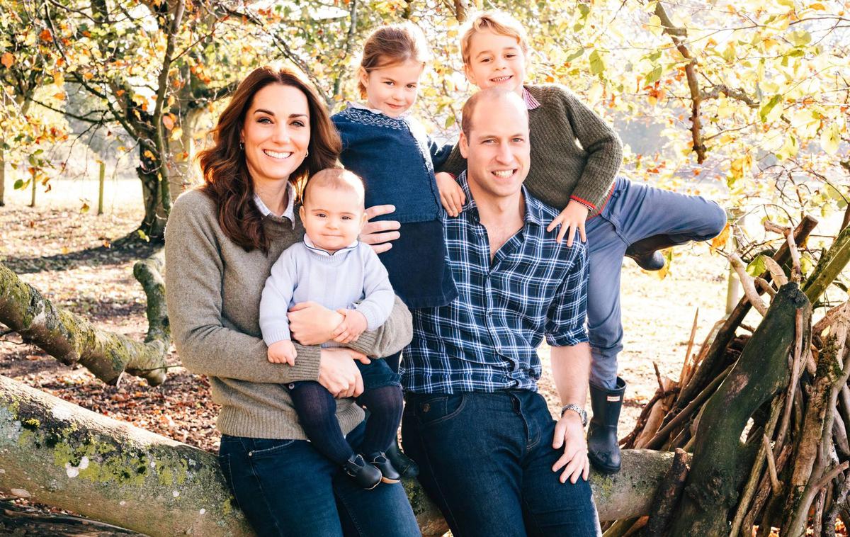 Kate Middleton, princ William | Najnovejšo fotografijo Williamove družine je posnel fotograf Matt Porteous. | Foto Twitter