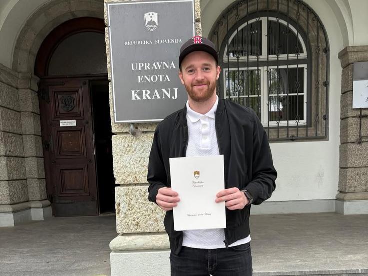 Pretekli teden je prejel dokumente, ki mu omogočajo, da brani slovenske barve. | Foto: HK Olimpija