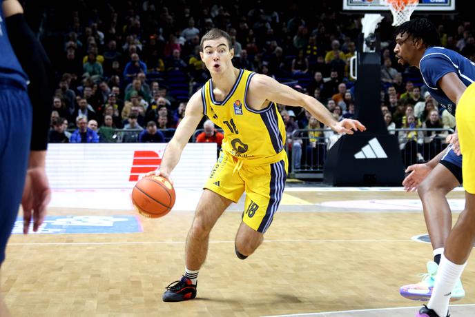 Žiga Samar in Mike Tobey začenjata končnico v Španiji