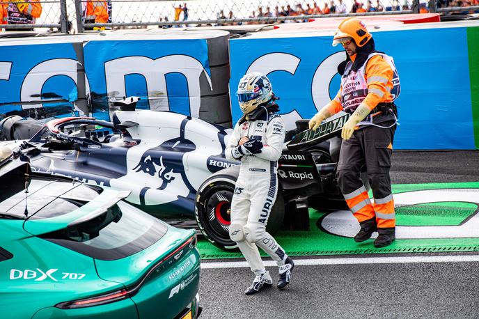 Zandvoort Daniel Ricciardo Alpha Tauri | Daniel Ricciardo se je takole držal za dlan in takoj je bilo jasno, da gre za poškodbo. | Foto Guliverimage