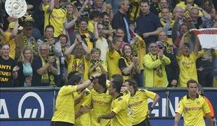 Dortmund prosi navijače, naj ostanejo na tribunah