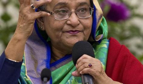 Premierka Bangladeša odstopila in pobegnila iz države