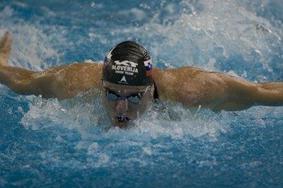 Isakovičeva zlahka še v polfinale na 200 delfin