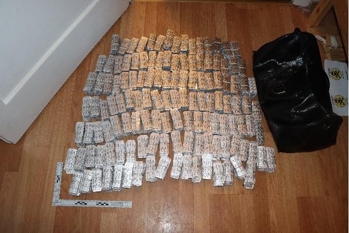 prepovedane droge | Med zaseženimi prepovedanimi drogami so bile poleg klasičnih tudi prepovedane snovi v obliki žele bonbonov in elektronskih cigaret (vejpi), ki so zaradi svoje oblike in okusov še posebej privlačne mlajši populaciji, so pojasnili na Generalni policijski upravi (GPU).  | Foto GPU