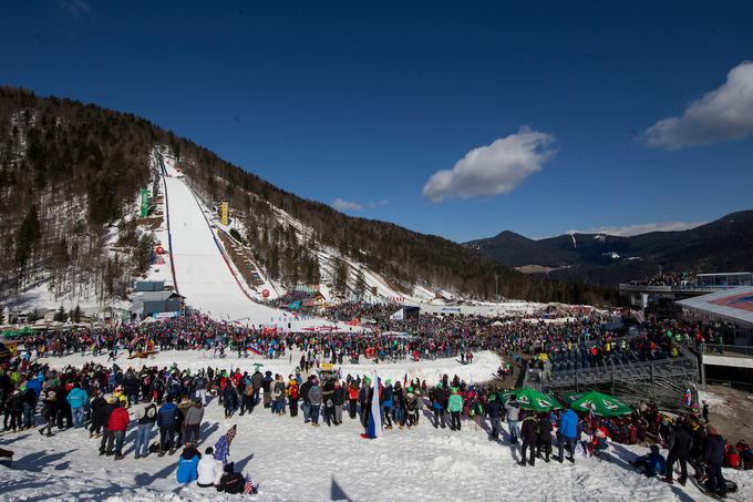 Letos so v množici ljubiteljev smučarskih poletov v Planici prišli na svoj račun tudi invalidi. | Foto: Urban Urbanc/Sportida