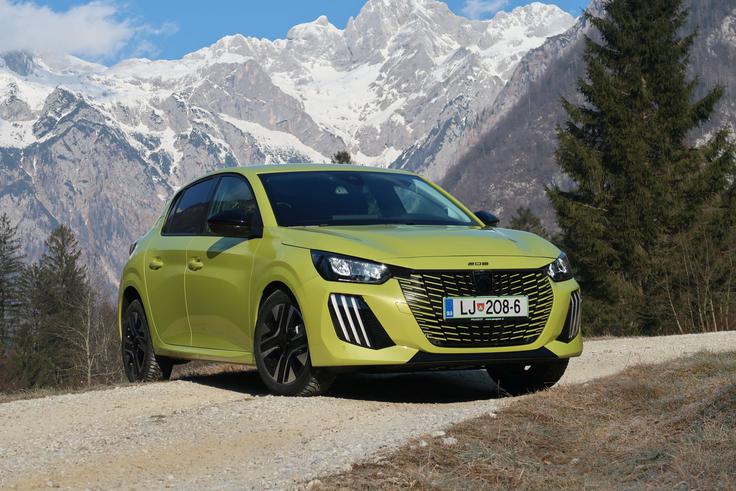 Lastniki modelov 208 in 2008 lahko tudi po preteku tovarniške garancije, ki velja dve leti, brezskrbno vozijo vozilo še nadaljnjih pet let oziroma do 100.000 prevoženih kilometrov. Jamstvo Peugeot FlexCare krije stroške mehanskih, električnih ali elektronskih okvar z vključenimi stroški dela. | Foto: Peugeot