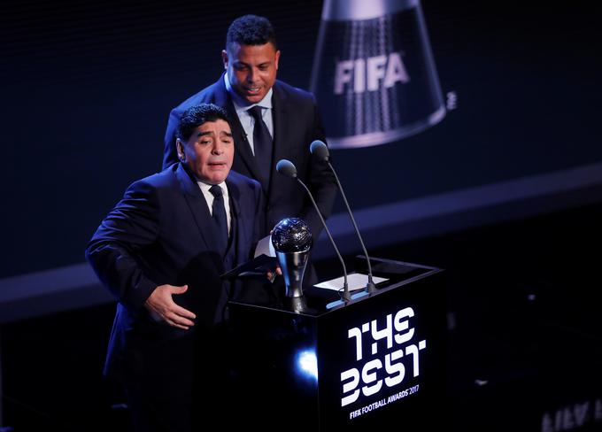 Maradona kot Fifin ambasador za javne nastope v Rusiji dobiva lepe denarce. | Foto: Reuters