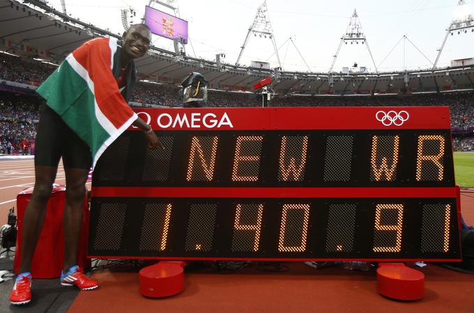 Poziranje ob svetovnem rekordu, ki ga je dosegel 9. avgusta 2012 na Olimpijskem štadionu v Londonu. | Foto: Reuters