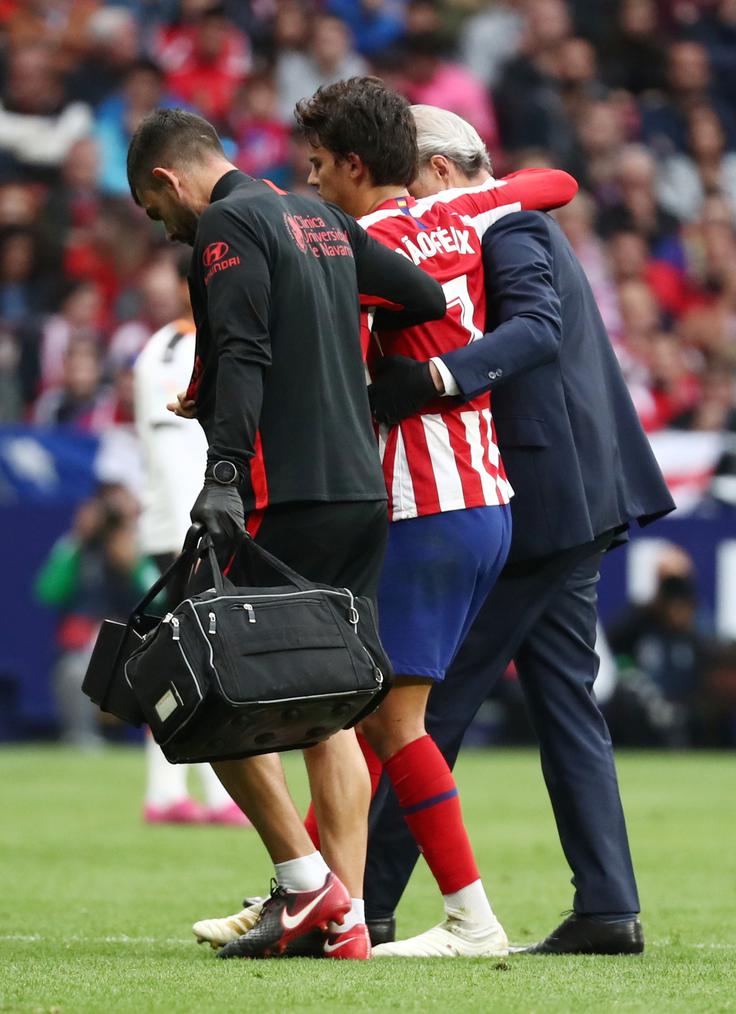 Joao Felix naj bi se v tekmovalni pogon vrnil čez tri tedne. | Foto: Reuters