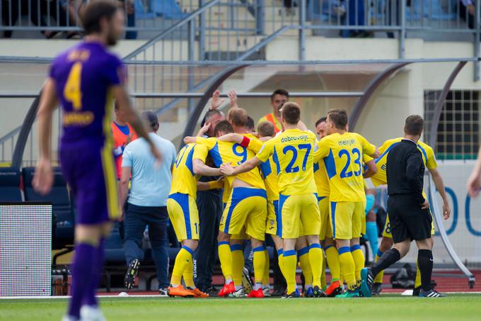 Domžalčani se želijo v Športnem parku po Mariboru (1:1, gostje so izenačili v sodnikovem podaljšku) izkazati še proti drugemu slovenskemu velikanu.  | Foto: Urban Urbanc/Sportida