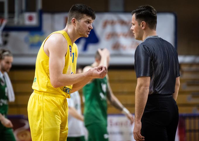 Dino Murić je ob porazu vknjižil 10 točka in 13 skokov. | Foto: Vid Ponikvar/Sportida