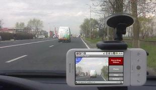 Do avtomobilske črne skrinjice kar s pomočjo mobilnega telefona