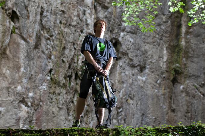 Kriminalist Birsa iz romana Jezero je ljubezen do alpinizma zaradi družine postavil na stranski tir, Golob pa še vedno najde čas za plezanje.  | Foto: Simon Plestenjak