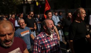 Grški parlament potrdil možnost spornega 13-urnega delovnika