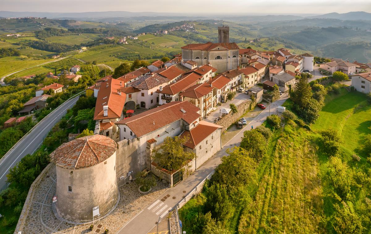 Goriška brda | Vas Šmartno v Goriških brdih | Foto Shutterstock