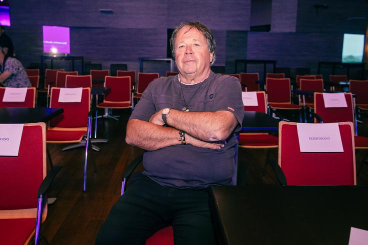 Vesel je, da se je odločil biti glasbenik, ker meni, da je današnji družbenopolitični utrip izrazito nenaklonjen svobodomiselnemu novinarstvu. | Foto: Mediaspeed