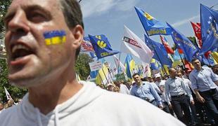Opozicijski protestniki zahtevali izpustitev Julije Timošenko