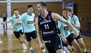 S trojko ob zvoku sirene mladi Slovenci v četrtfinale #video
