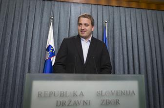 SDS za osem tisoč evrov toži Andreja Čuša