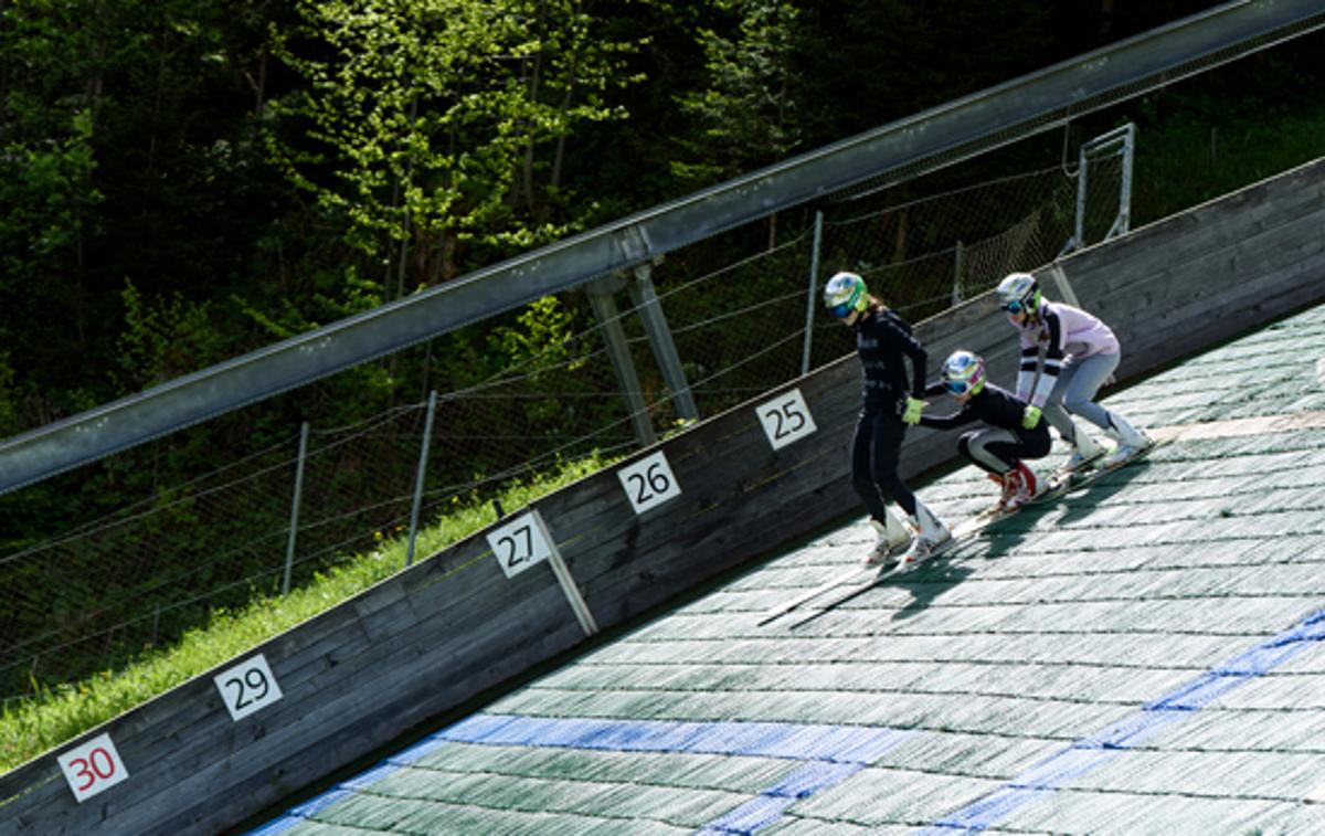 skakalke trening Žiri | Slovenske skakalke so imele popestren trening v Žirih. | Foto SloSki