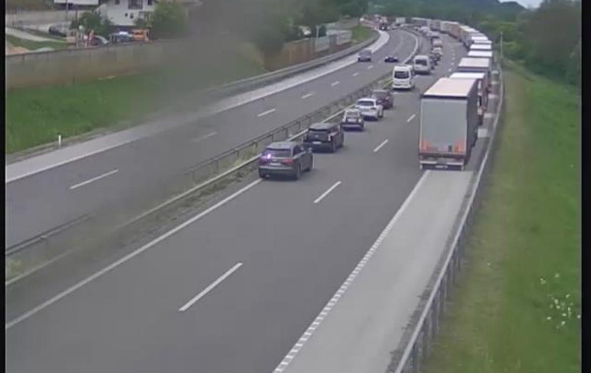 prometna nesreča, A2/E70, Ljubljana - Obrežje, Mokrice, pogled proti Novemu mestu | Avtocesta A2/E70, Ljubljana–Obrežje, Mokrice, pogled proti Novemu mestu | Foto DARS