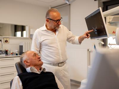 Znebite se proteze: zobni implantati za popolno obnovo nasmeha