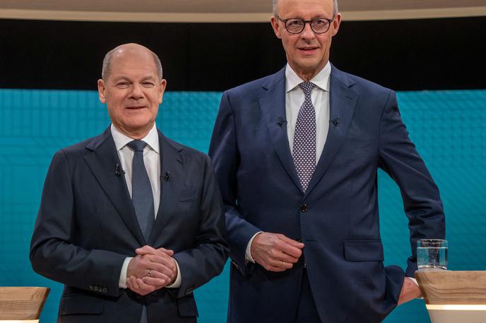 Olaf Scholz, Friedrich Merz, soočenje, volitve, 2025 | Migracije so postale prevladujoča tema v nemški predvolilni kampanji, zato ne čudi, da je bil velik del soočenja prav v znamenju omenjene problematike. Merz je levosredinskega kanclerja obtožil, da je med svojim mandatom dovolil, da je v Nemčijo vstopilo "precej več kot dva milijona migrantov z neurejenim statusom", kar je več ljudi, kot jih živi v Hamburgu. | Foto Reuters