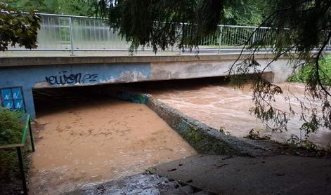 To so posledice prvega vala obilnih padavin. Sledi še drugi val. #foto #video