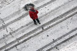 Višje ležeče predele severne Slovenije pobelil sneg