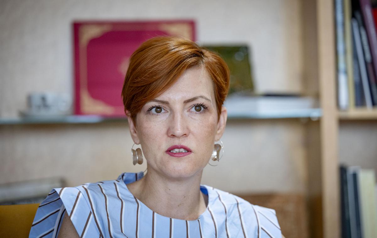 Asta Vrečko | Na ministrstvu za kulturo, ki ga vodi Asta Vrečko, opozarjajo, da so se v zadnjem času podobni incidenti prevečkrat ponovili, da bi jih lahko razumeli kot naključja. | Foto Ana Kovač