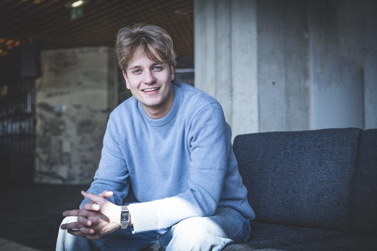 "Mislim, da imam v večjih dvoranah več možnosti in priložnosti, da lahko izkoristim svoj potencial. Torej vse od odra, kreativnosti in vsega, kar pride zraven." | Foto: Ana Kovač