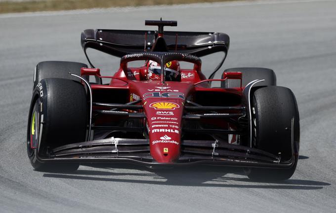Charles Leclerc je bil v petek najhitrejši, a v Ferrariju ne spijo mirno. | Foto: Reuters