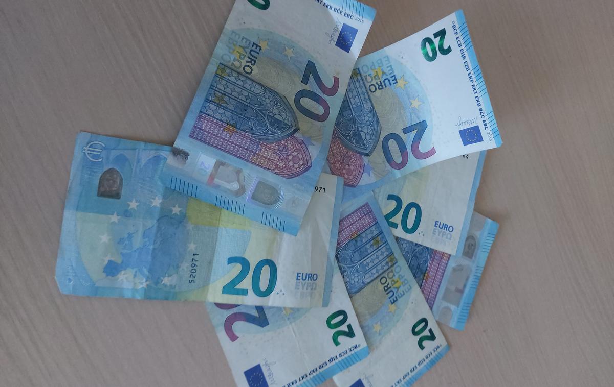 bankovci 20 eur | Bankovce je osumljeni naročal prek spleta. | Foto PU Celje